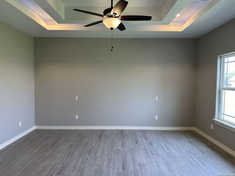 Spacious, unfurnished interior of a new home in , La Vernia (Image 20).