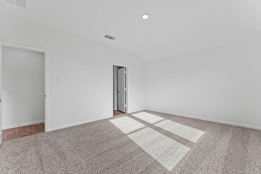 Spacious, unfurnished interior of a new home in Paramount, Kyle (Image 23).