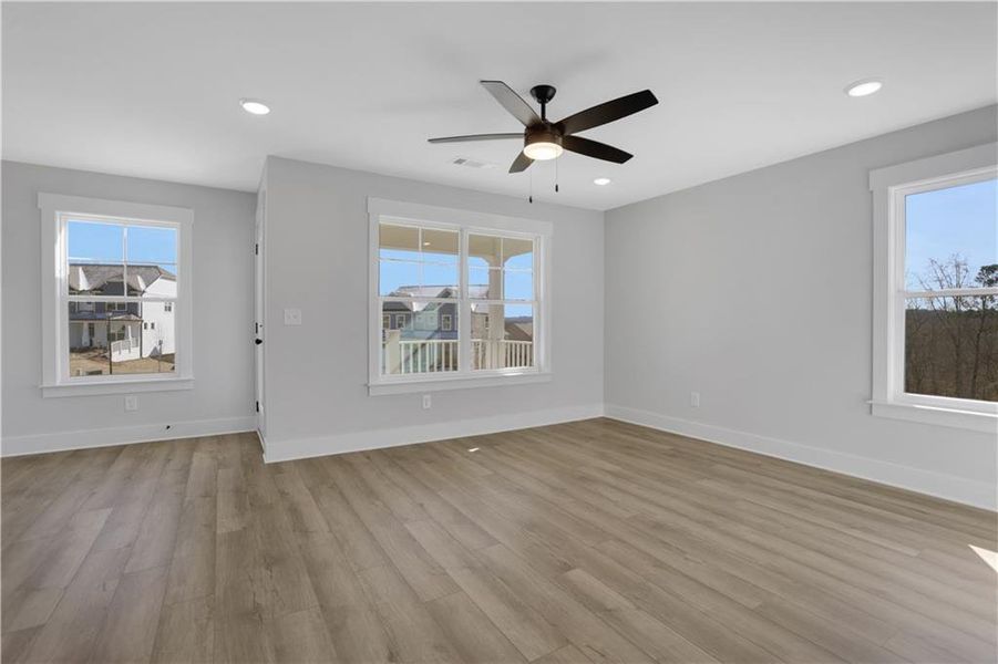 Spacious, unfurnished interior of a new home in Cambridge, Flowery Branch (Image 36).