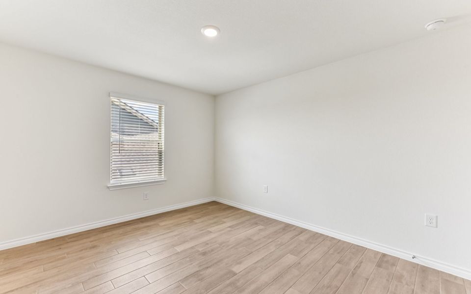 Spacious, unfurnished interior of a new home in Villas at Kissing Tree, San Marcos (Image 12).