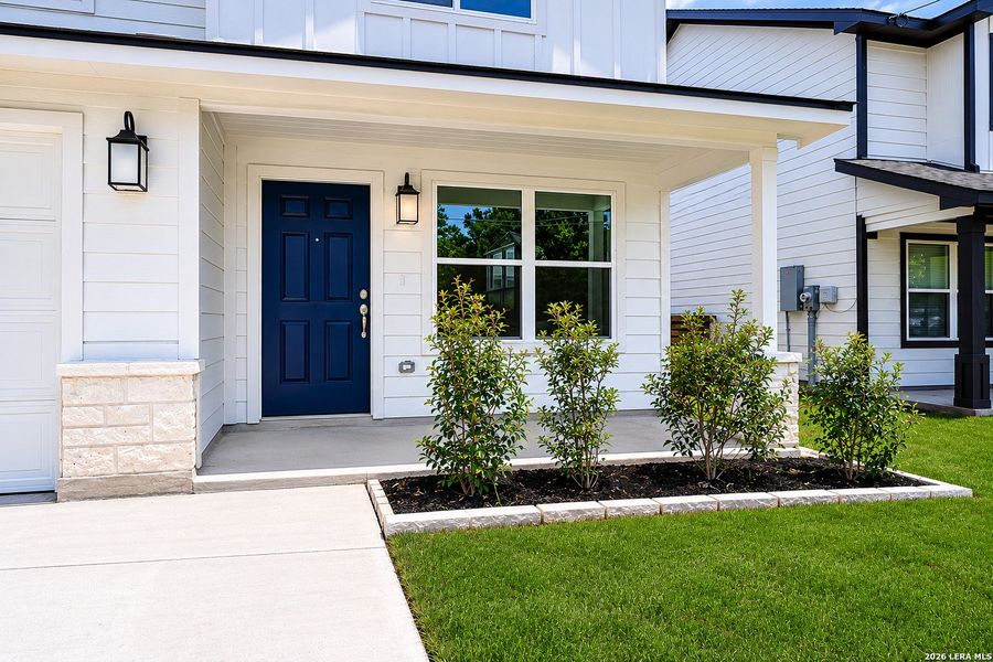 Exterior details and patio area of a home in , Seguin (Image 3).