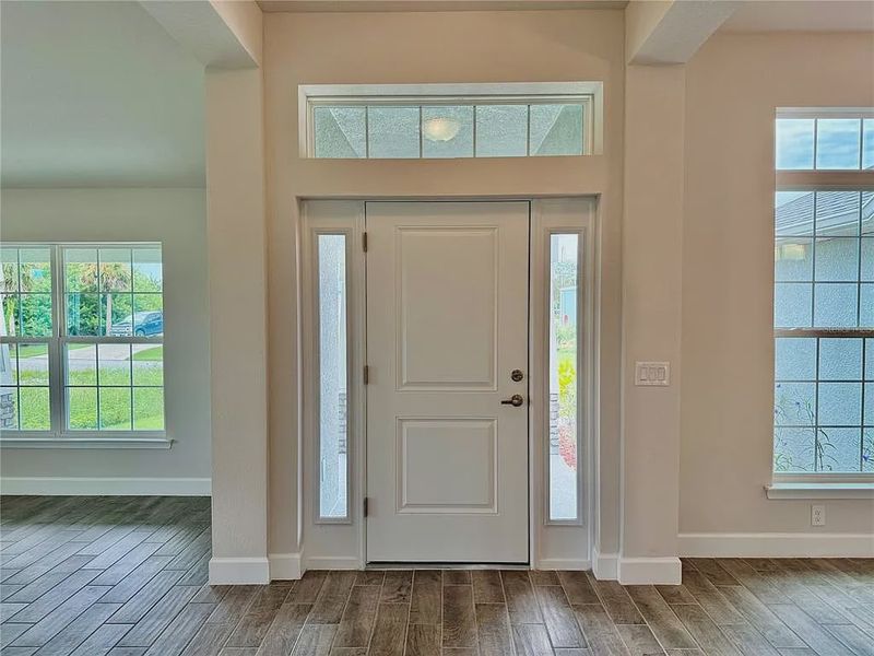 Spacious, unfurnished interior of a new home in South Gulf Cove, Port Charlotte (Image 10).