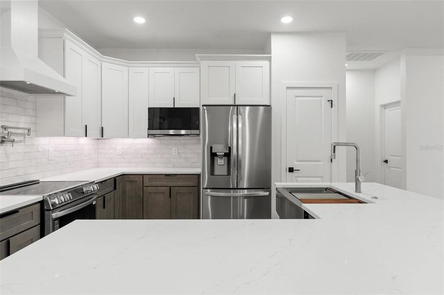 Furnished interior view inside a new home in , Spring Hill (Image 8).