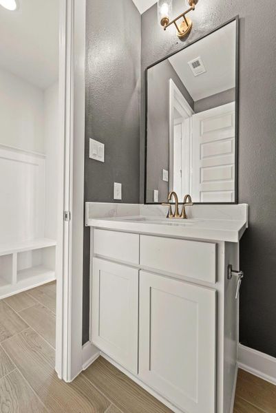 Representative image. Features, selections and colors may vary.