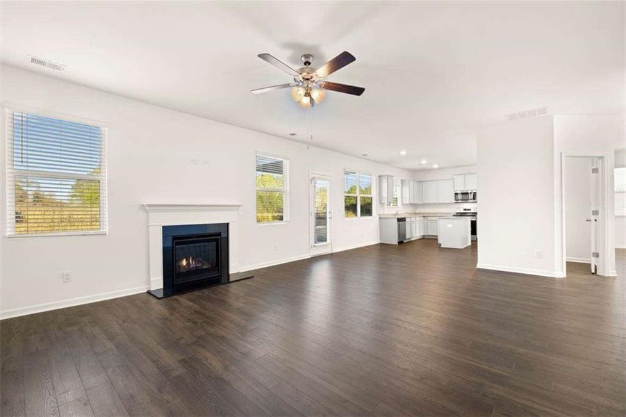 Spacious, unfurnished interior of a new home in Oakchase at Hampton, Hampton (Image 26).