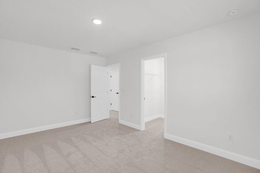 Spacious, unfurnished interior of a new home in Oakleaf Chase, Blythewood (Image 31).