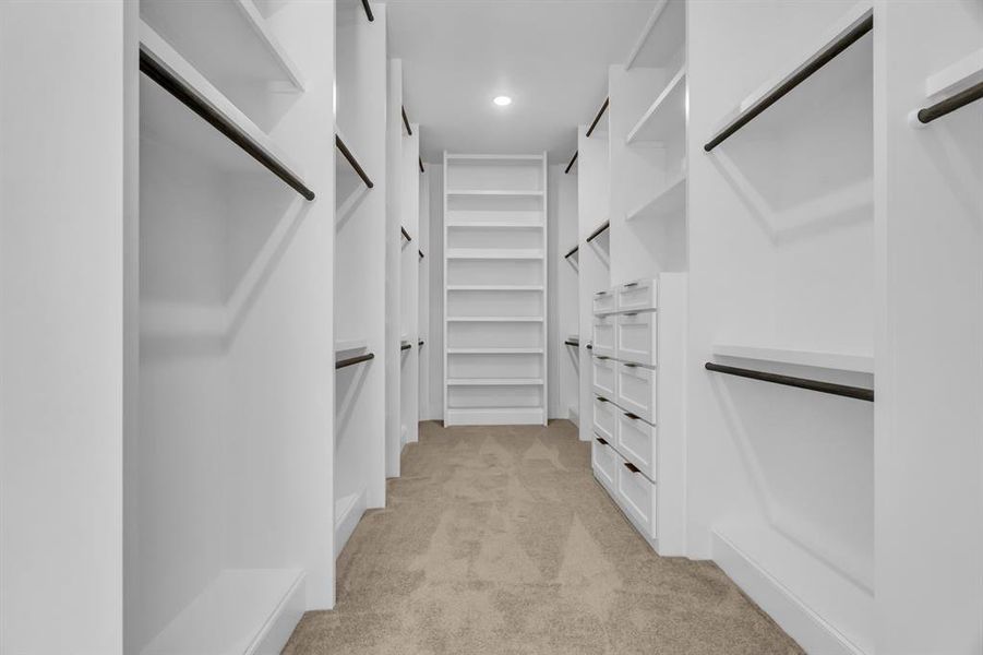 DYLD-0120-00_BROOKDALE II - B_Primary Closet