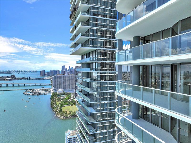 Condo located in Miami, FL showcasing its design and architecture (Image 31).
