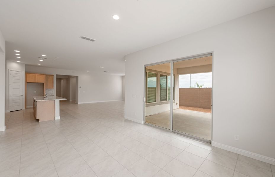 Spacious, unfurnished interior of a new home in Artisan at Asante, Surprise (Image 27).