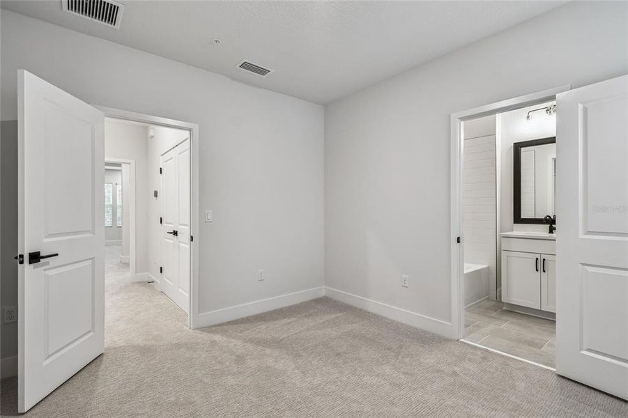 Spacious, unfurnished interior of a new home in Towns at Union, St. Petersburg (Image 30).
