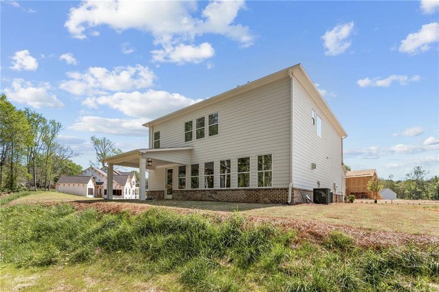 Exterior details and patio area of a home in Oak Valley Estates, Marietta (Image 4).