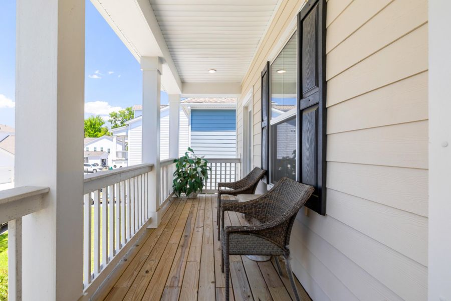 Exterior details and patio area of a home in Oak Bluff, Charleston (Image 26).