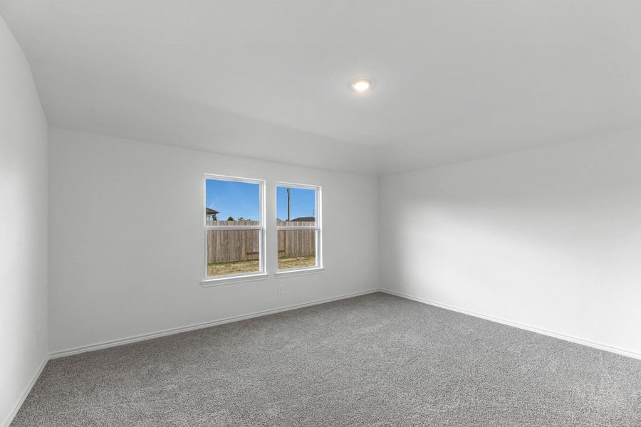 Spacious, unfurnished interior of a new home in Reserve at Mallard Lakes, Orange (Image 14).