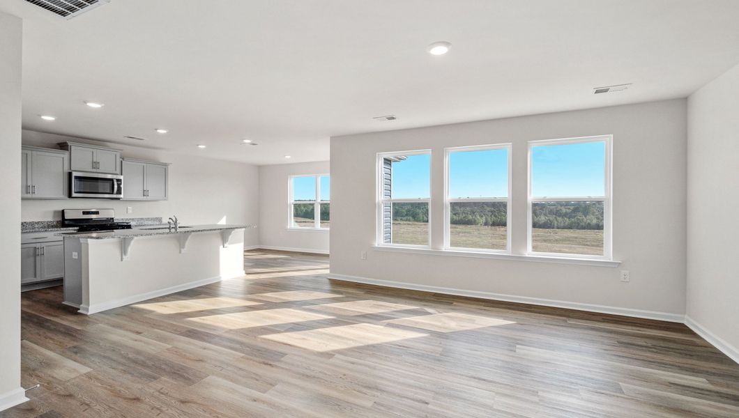 Spacious, unfurnished interior of a new home in Baxter Village, Boiling Springs (Image 20).
