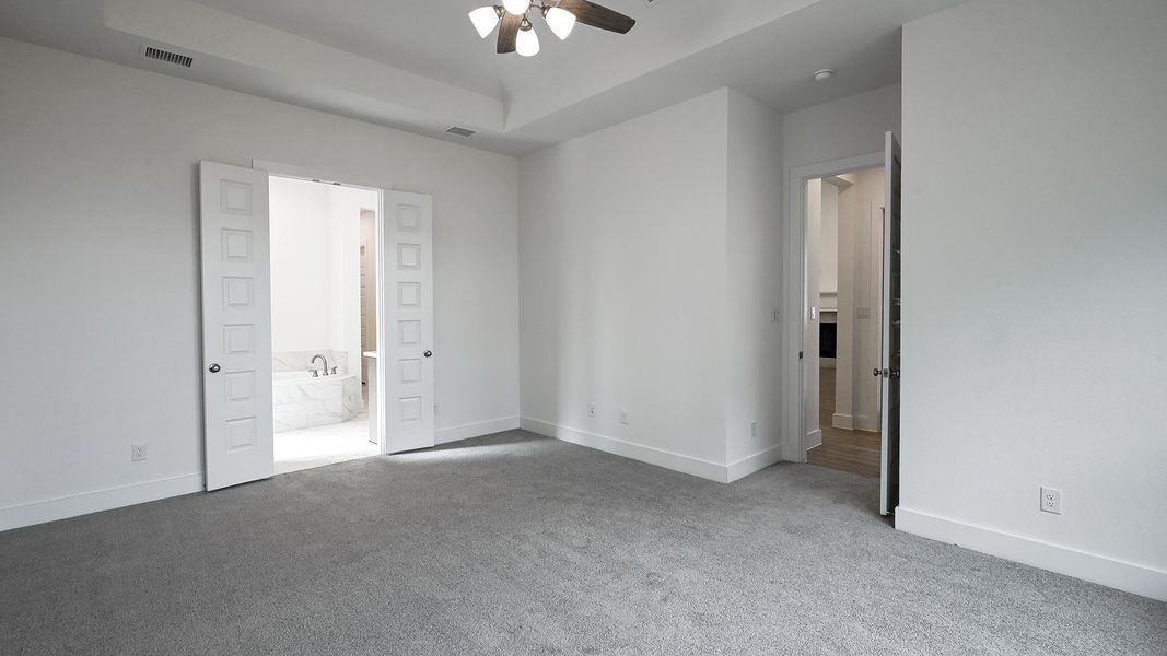 Spacious, unfurnished interior of a new home in 6 Creeks 60', Kyle (Image 14).