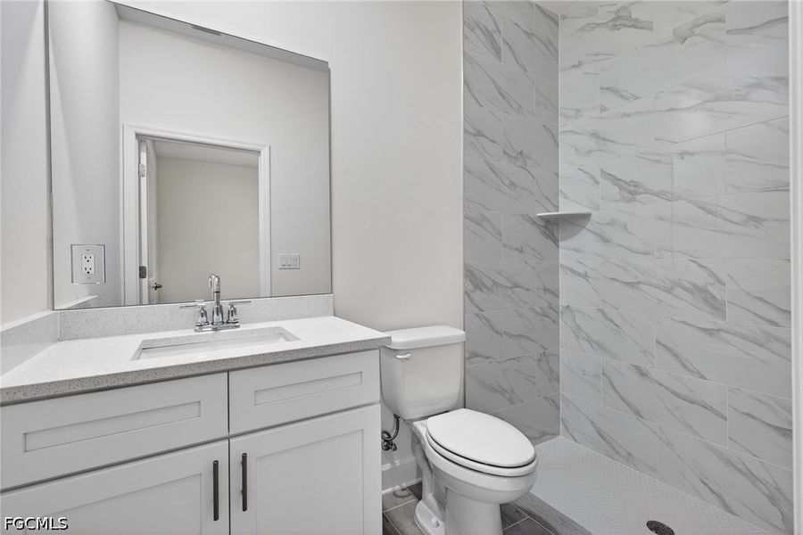 Furnished interior view inside a new home in Cape Coral, Cape Coral (Image 8).