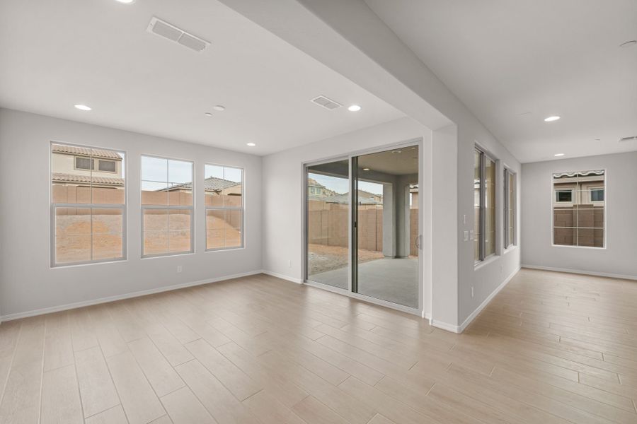 Spacious, unfurnished interior of a new home in Foothills at Northpointe, Peoria (Image 22).