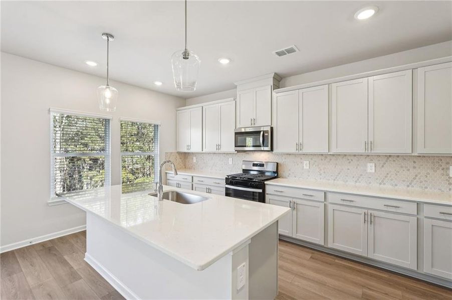 Furnished interior view inside a new home in Ivey Township, Dallas (Image 9).
