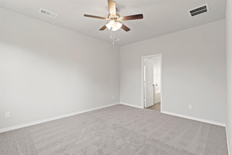 Spacious, unfurnished interior of a new home in Deer Creek, Crowley (Image 24).