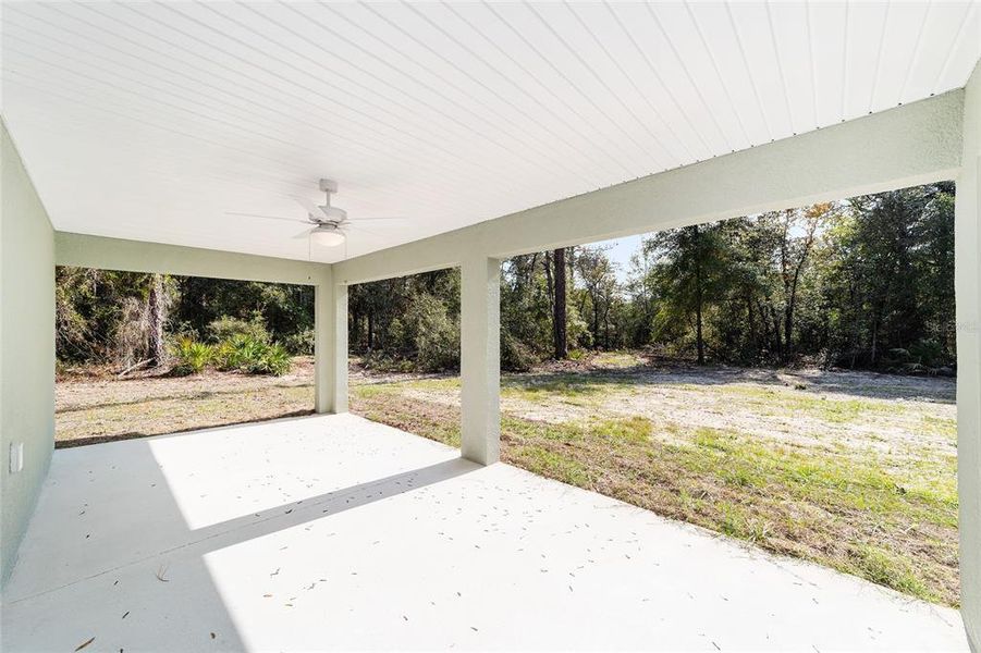 Exterior details and patio area of a home in , Dunnellon (Image 18).