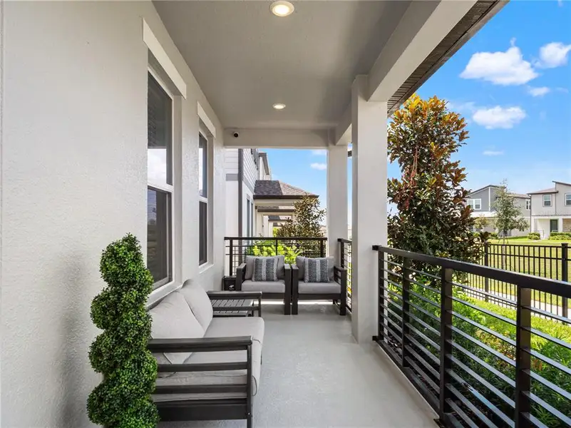 Exterior details and patio area of a home in , Winter Garden (Image 27).