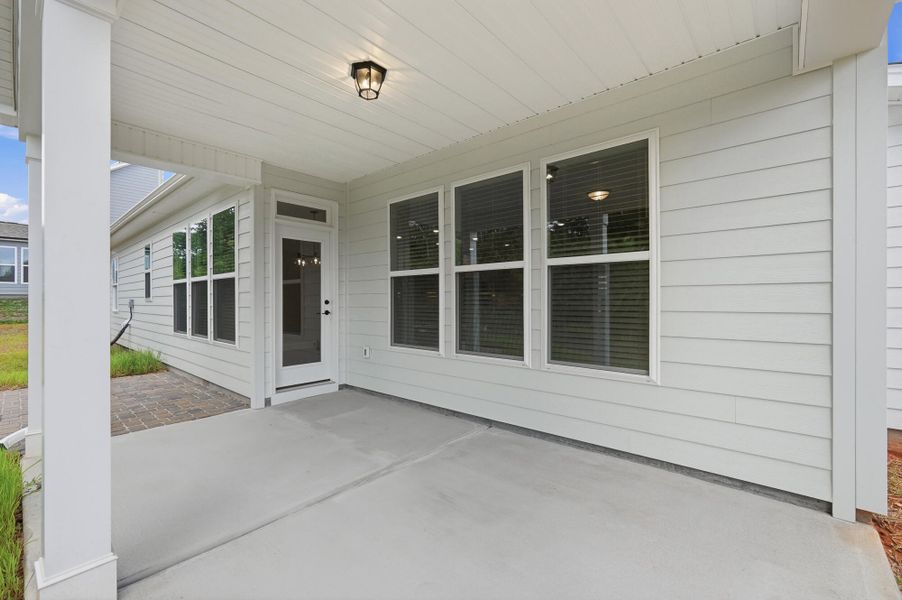 Exterior details and patio area of a home in Robinson Oaks, Gastonia (Image 4).