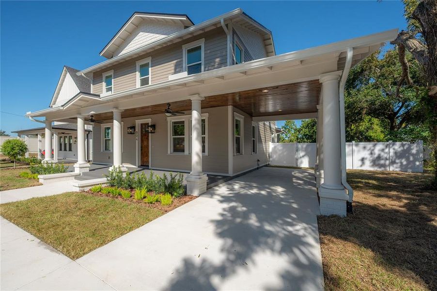 Exterior details and patio area of a home in , Tampa (Image 28).