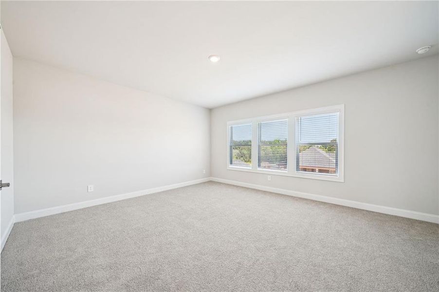 Spacious, unfurnished interior of a new home in River Pointe, Monroe (Image 23).