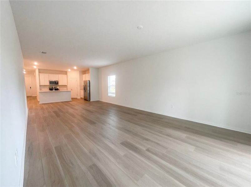 Spacious, unfurnished interior of a new home in Grand Park, Dunnellon (Image 22).