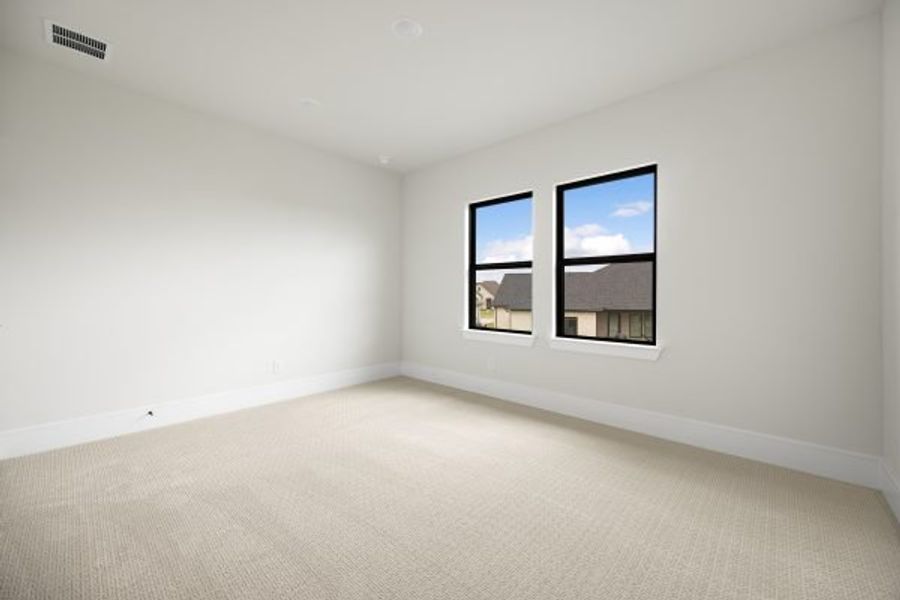 Spacious, unfurnished interior of a new home in Heath Golf and Yacht Club, Heath (Image 56).