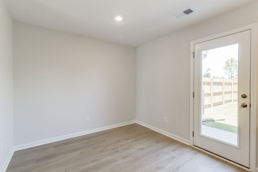 Spacious, unfurnished interior of a new home in Astoria, Columbia (Image 16).
