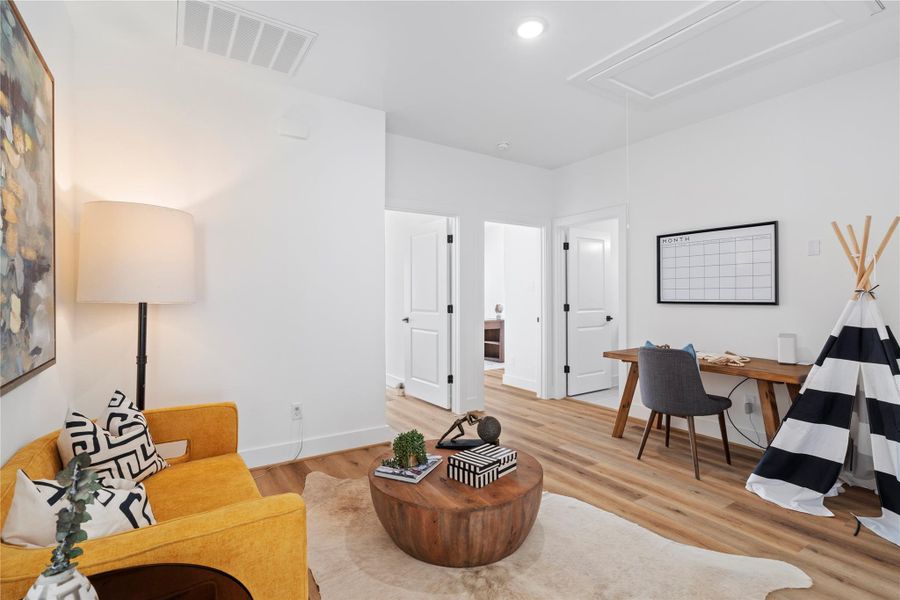 This well-designed upper-level area offers endless possibilities, from a home office to a playroom or additional lounge space.