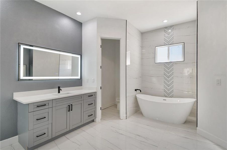 Master bath with soaking tub