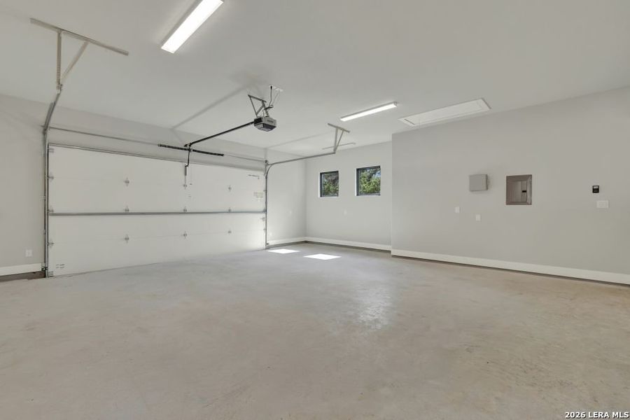 Spacious, unfurnished interior of a new home in , Spring Branch (Image 38). Spacious, unfurnished interior of a new home in , Spring Branch (Image 38).
