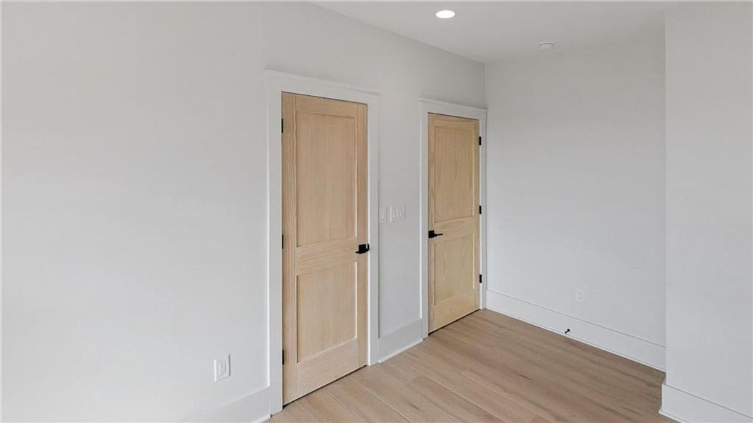 Spacious, unfurnished interior of a new home in , Jasper (Image 15).