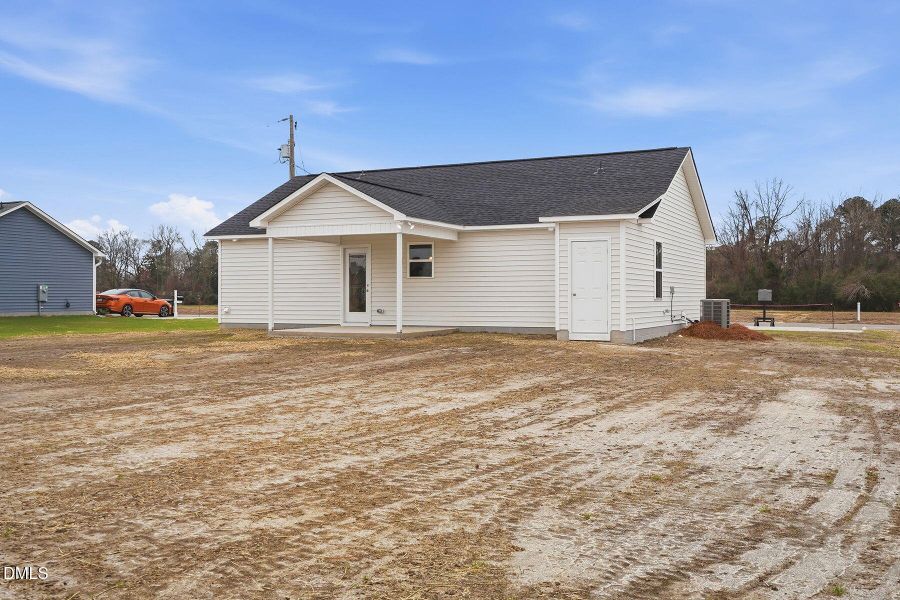 32-web-or-mls-244 Rae St-124