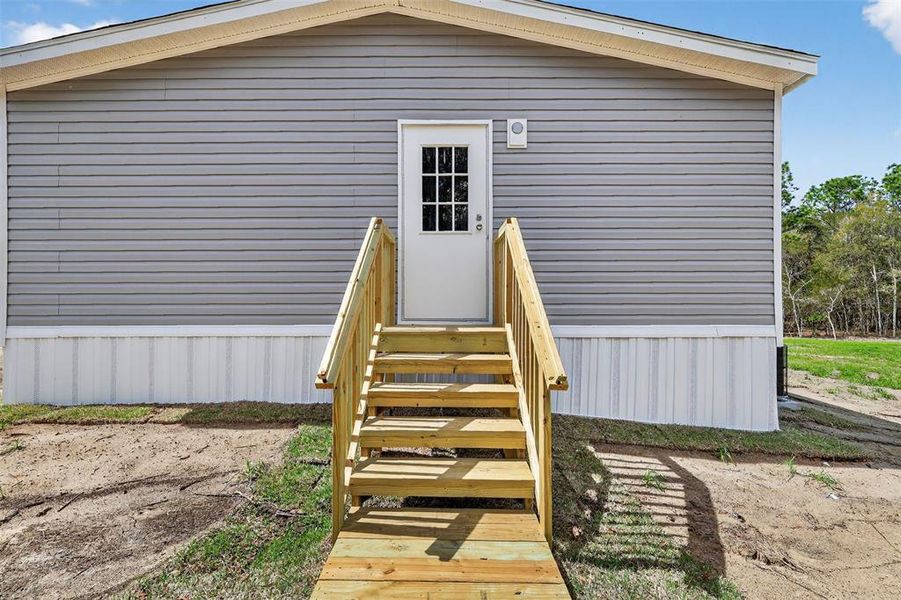 Exterior details and patio area of a home in , Ocala (Image 25).