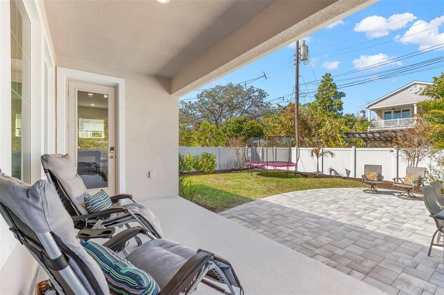 Exterior details and patio area of a home in , St. Petersburg (Image 29).