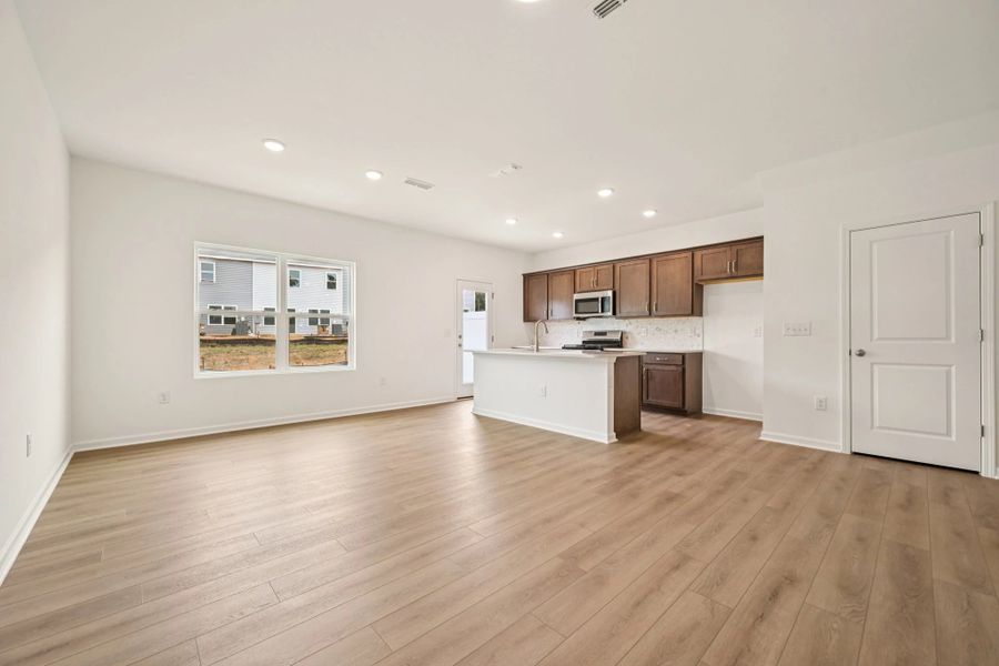 Representative images and renderings are for illustrative purposes. Actual structural options and design finishes of home may vary.