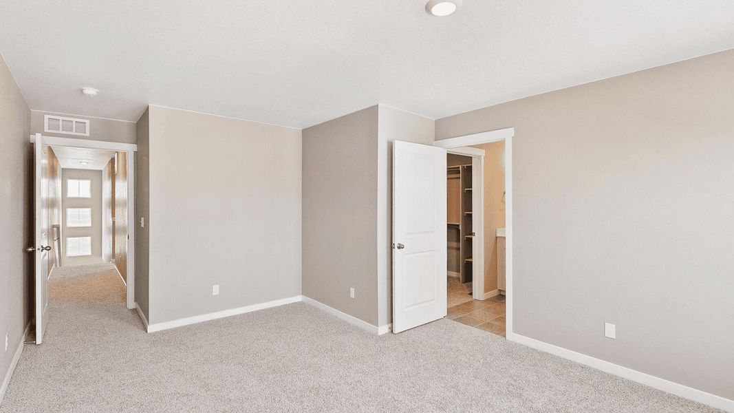 Spacious, unfurnished interior of a new home in Settlers Crossing, Commerce City (Image 8). Spacious, unfurnished interior of a new home in Settlers Crossing, Commerce City (Image 8).