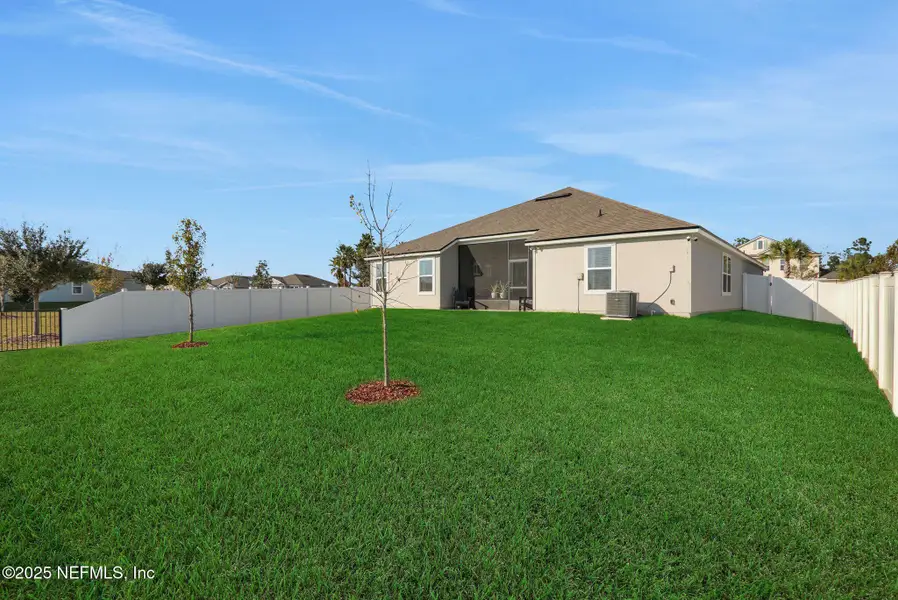 Exterior details and patio area of a home in Cross Creek, Green Cove Springs (Image 3).