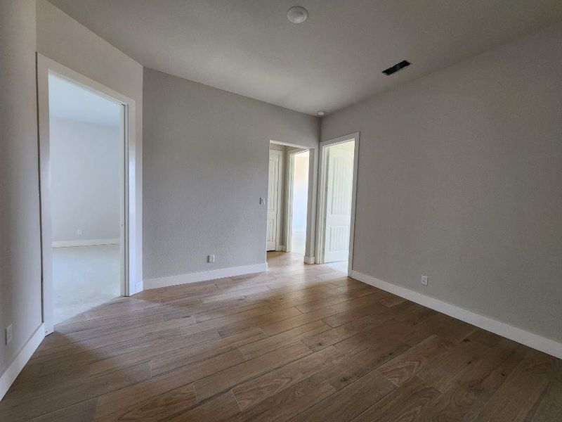 Spacious, unfurnished interior of a new home in Rocky Top, Krum (Image 13).