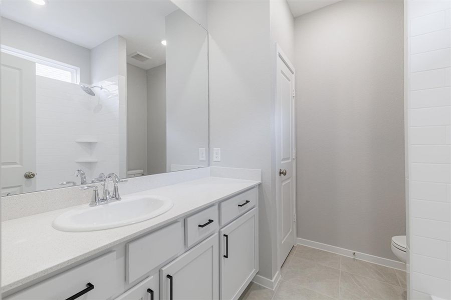 Furnished interior view inside a new home in Lago Mar, Texas City (Image 18).