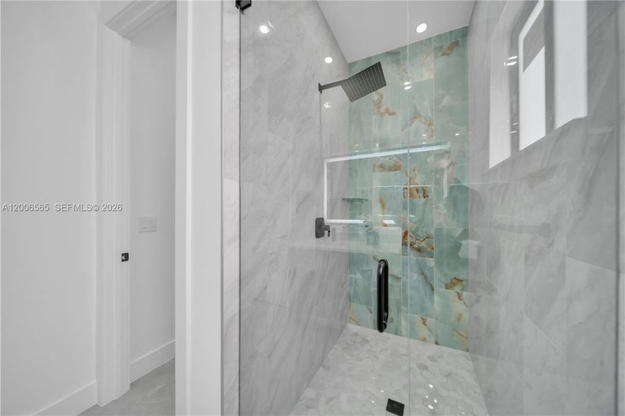 Image 34 of a home in .