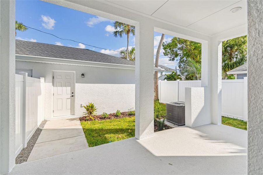 Exterior details and patio area of a home in , Tampa (Image 4).