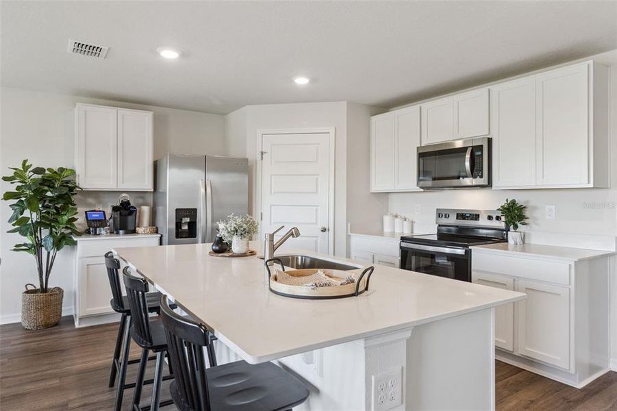 Furnished interior view inside a new home in Willowbrook South, Winter Haven (Image 27). Furnished interior view inside a new home in Willowbrook South, Winter Haven (Image 27).