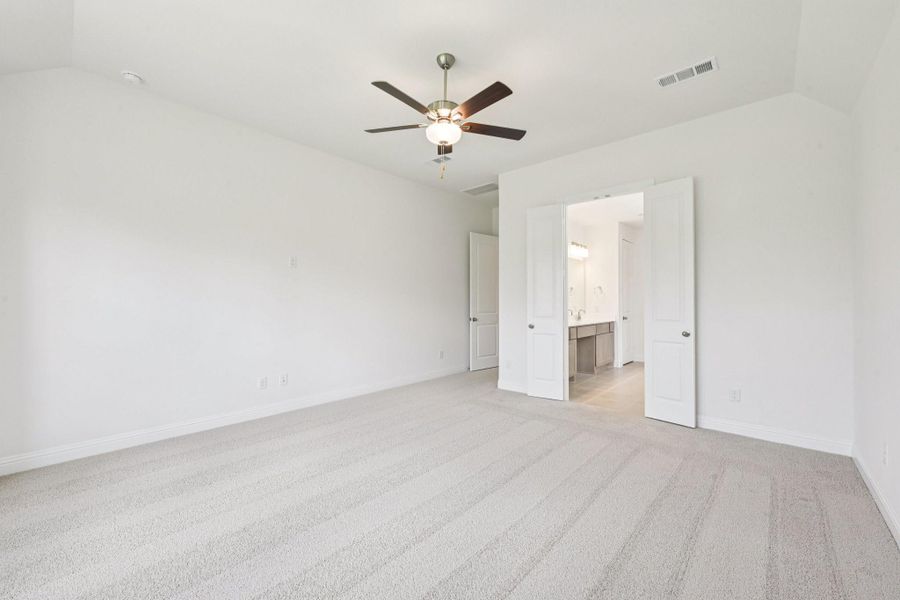 Spacious, unfurnished interior of a new home in Evergreen 55', Conroe (Image 24).
