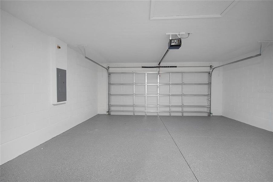 Spacious, unfurnished interior of a new home in , Ocala (Image 12).