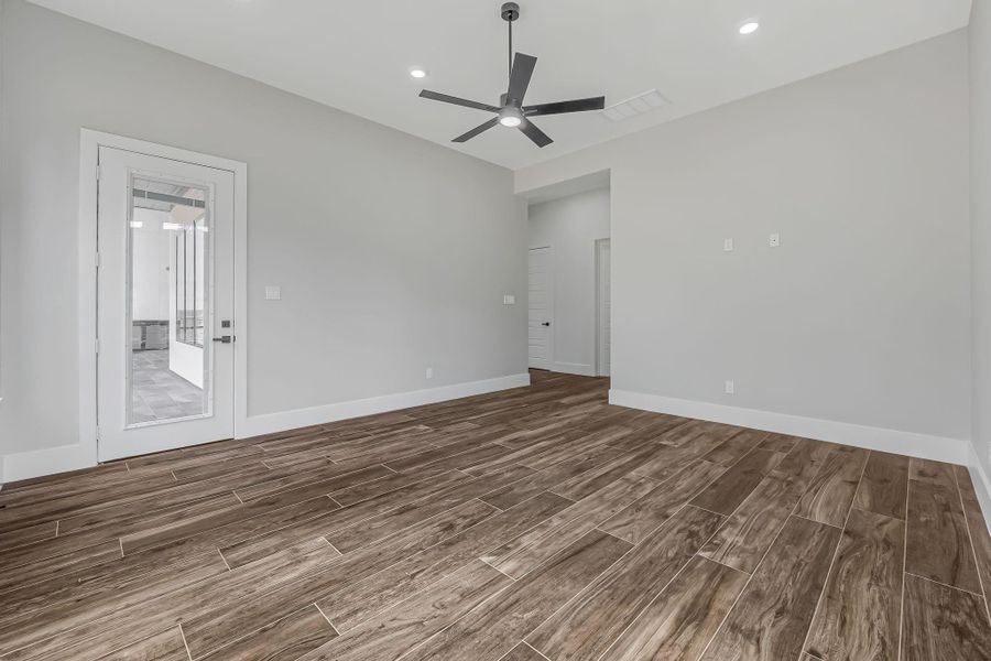 Spacious, unfurnished interior of a new home in , Montgomery (Image 36).