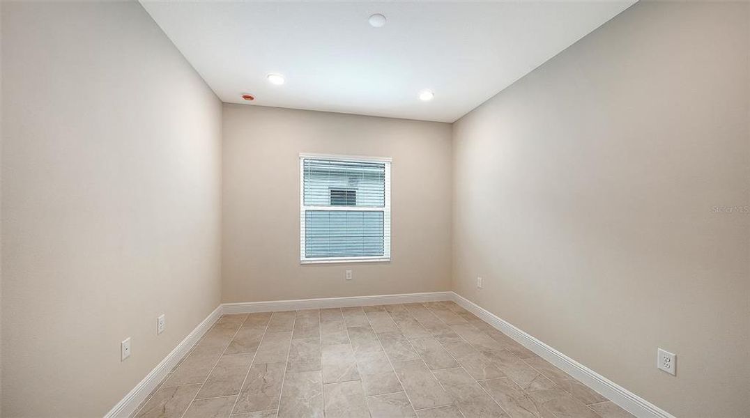 Spacious, unfurnished interior of a new home in Grand Park, Sarasota (Image 29).